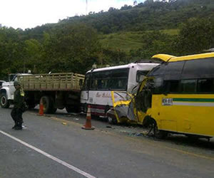 Choque múltiple en la Vía Panamericana deja 40 heridos en Piendamó