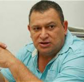 <b>...</b> al alcalde de Tarazá (Antioquia), Héctor Leonidas <b>Giraldo Arango</b>, <b>...</b> - Alcalde-de-Taraza